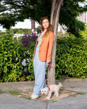 Laura Laprida Instagram - Empezó la mejor época del año en Madrid 🌼✨
..
👠@uniqloeurope 
📷@eugeniolevis
🐶 #Arepa 
..
#Madrid #Primavera