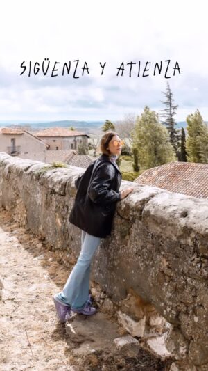 Laura Laprida Instagram - Escapada de fin de semana a Sigüenza a una hora y monedas de Madrid 🌸🫶🏻.
..
@toyota_esp #castillalamancha #sigüenza #atienza