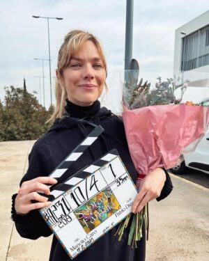 Laura Laprida Instagram - ¿Que les pareció la T2 de Sagrada Familia? 
 ..
Dejo por aquí un resumen de la T1 para los despistados y algunas fotos de esta lindo trabajo rodado en Madrid para @netflixes 
..
#sagradafamilia #netflix #espana