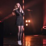 Laura Laune Instagram - Grâce à vous 🥹❤️ Merci de croire en ce spectacle et d’être venus si nombreux pendant cette première année de tournée 😍🥹 Merci de me porter de date en date ❤️ On reprend en septembre !! 🙌 PS: la meilleure équipe du monde PPS: celui qui reconnaît la dernière photo ne gagne rien mais a une forte probabilité d’aimer un peu trop les enfants #GloryAlleluia
