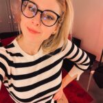 Laura Laune Instagram - Grâce à vous 🥹❤️ Merci de croire en ce spectacle et d’être venus si nombreux pendant cette première année de tournée 😍🥹 Merci de me porter de date en date ❤️ On reprend en septembre !! 🙌 PS: la meilleure équipe du monde PPS: celui qui reconnaît la dernière photo ne gagne rien mais a une forte probabilité d’aimer un peu trop les enfants #GloryAlleluia