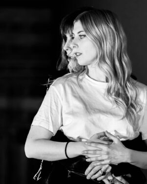 Laura Laune Instagram - Je profite d’une brève respiration dans la tournée pour partager la scène du @theatreantoine avec la grande @anneparillaudofficiel ❤️ Du mardi au samedi dans « Je ne serais pas arrivée là, si… » Merci pour l’accueil incroyable que vous nous réservez 😍

Merci aux merveilleuses @anne.bouvier0444, @laura.favier.comedienne, @noesisdanse 🫶

@annickcojean @_lindamarasco_ @juneii_music @jmdproduction