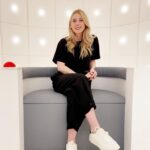 Laura Laune Instagram - Rdv dans la @baqcanal 💁‍♀️🎬 #boiteaquestions #promo #GloryAlleluia
