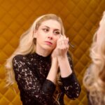 Laura Laune Instagram - Vous étiez 6000 avec moi au Casino de Paris pour démarrer cette tournée 2023 ❤️ Merci pour l’accueil complètement fou que vous avez réservé à ce spectacle si spécial pour moi ❤️Je prends le temps de lire vos messages qui me touchent tellement 🥹 Merci à mon équipe qui me porte à chaque seconde et avec qui je suis si fière de partager cette page de ma vie, mes journées, et ma maison un peu aussi mais là il va falloir faire quelque chose les amis on est pas une colonie de fourmis prenez votre indépendance : David, Gwendal, Pierre, Grégoire, Gaëtane, Laurent Merci à @darksmileprod qui me soutient depuis le début ❤️ : @julia_darksmileprod , @roxannewonderwoman , @ineslav1803 , @ramoin , @johanna_kawa , @celmakie , @jeremyferrarioff Et aux incontournables @annesophienp , @simon_gardaix , @marleneschaff , @laurag_photo , @celinehetroit_creation @neil_fichar et @guillaume_bats vous entrez dans aucune catégorie deso 🤷‍♀️ Rendez-vous jeudi à Lille pour la suite de la tournée 😍