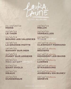 Laura Laune Instagram - On a atteint les 50 000 places vendues pour Glory Alleluia 😱🥹 Du coup on vient de rajouter des dates 🌟😍

Vous pouvez réserver sur lauralaune.com où vous trouverez toutes les dates de la tournée, ce qui, je le sais, ne vous empêchera pas de demander en commentaire si je passe à Mes-couilles-sur-Lozère et de me vanter l’acoustique de sa salle des fêtes qui sent la soupe et qui fait aussi terrain de badminton les mercredis après-midi pour les enfants dyslexiques de l’école du Sacré Gland, mais bon y aura bien un faux compte nommé « LauraLauneFansLove92» pour vous répondre et vous arnaquer par la même occasion, ce que vous aurez quand même plutôt bien cherché ❤️

#GloryAlleluia #Tournée #NouveauSpectacle 🌟