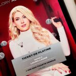 Laura Laune Instagram - Grâce à vous 🥹❤️ Merci de croire en ce spectacle et d’être venus si nombreux pendant cette première année de tournée 😍🥹 Merci de me porter de date en date ❤️ On reprend en septembre !! 🙌 PS: la meilleure équipe du monde PPS: celui qui reconnaît la dernière photo ne gagne rien mais a une forte probabilité d’aimer un peu trop les enfants #GloryAlleluia