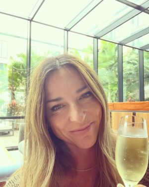 Laura Lentz Instagram - 🥂 cheers to the weekend! i’m looking forward to dinner out, watching my son play football, getting some sunshine on my face, sunsets, church on sunday, playoffs & a little champagne. what’s your favourite weekend activities?