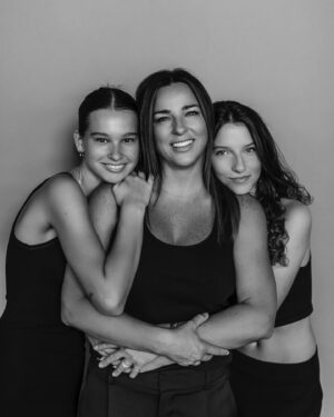 Laura Lentz Instagram - i am proud of my daughters…Not too long ago they were babies, and it was my role as a mum to raise them to be Strong, Confident, Independent, Kind, Loyal, Gracious, Loving Women!! They don’t belong to me, They were entrusted to us by their heavenly Father and I often pray that I have instilled in them all they need to be all they are called to be! I love them with my whole heart 😍#internationalwomensday
