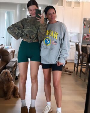 Laura Lentz Instagram - same same… 2 days in a row 😍 tagged some of our clothes! also dad wearing the Barefoot Dreams blankie 🤣