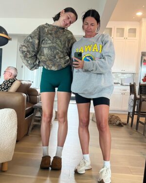 Laura Lentz Instagram - same same… 2 days in a row 😍 tagged some of our clothes! also dad wearing the Barefoot Dreams blankie 🤣