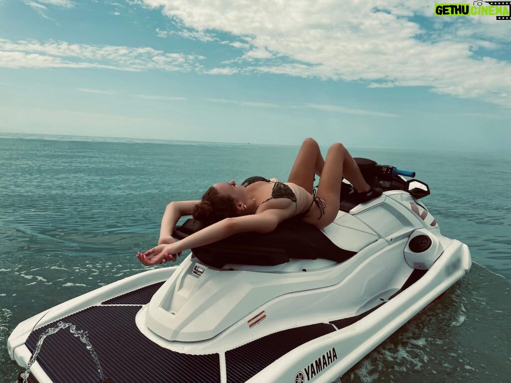 Laura Müller Instagram - Stolze Besitzer von zwei brandneuen Jetskis🤓 [ad]