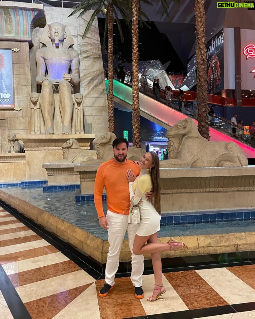 Laura Müller Instagram - weekly photo dump💗 #week1 what happens in Vegas, stays in Vegas🤪😏 love you my looooove