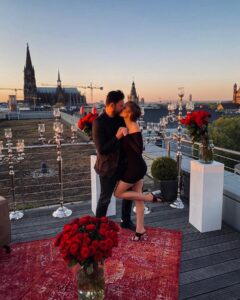 Laura Müller Instagram - I SAID YES💍🌹❤️ @wendler.michael