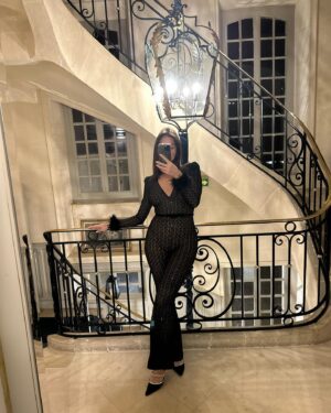 Laura Marra Instagram - Un 29ème anniversaire de princesse 🥹🤍

1. moi avec 1 an de   
2. la vue de ma chambre 
3. Ce qui était sensé être mon entrée 🥹 
4. Le château où j’ai passé mon anniversaire 
5. moi en mode selfie dans le miroir 
6. mon cadeau d’anniversaire ✨🫶🏻
7. les meilleurs fromages de ma vie 
8. Mon dîner d’anniversaire 
9. apéritif gastronomique
10.En détente dans mon bain