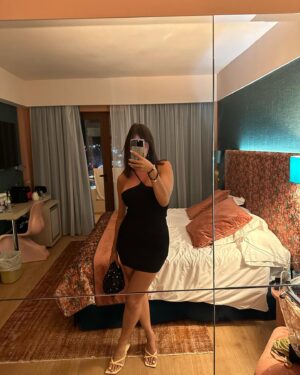 Laura Marra Instagram - Quel est votre look préféré d’Ibiza ? Moi c’est le dernier 👉🏼🍉 #ibiza