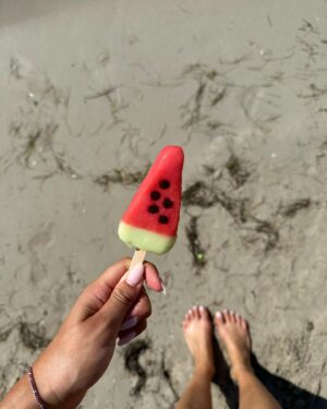 Laura Marra Instagram - Quel est votre look préféré d’Ibiza ? Moi c’est le dernier 👉🏼🍉 #ibiza