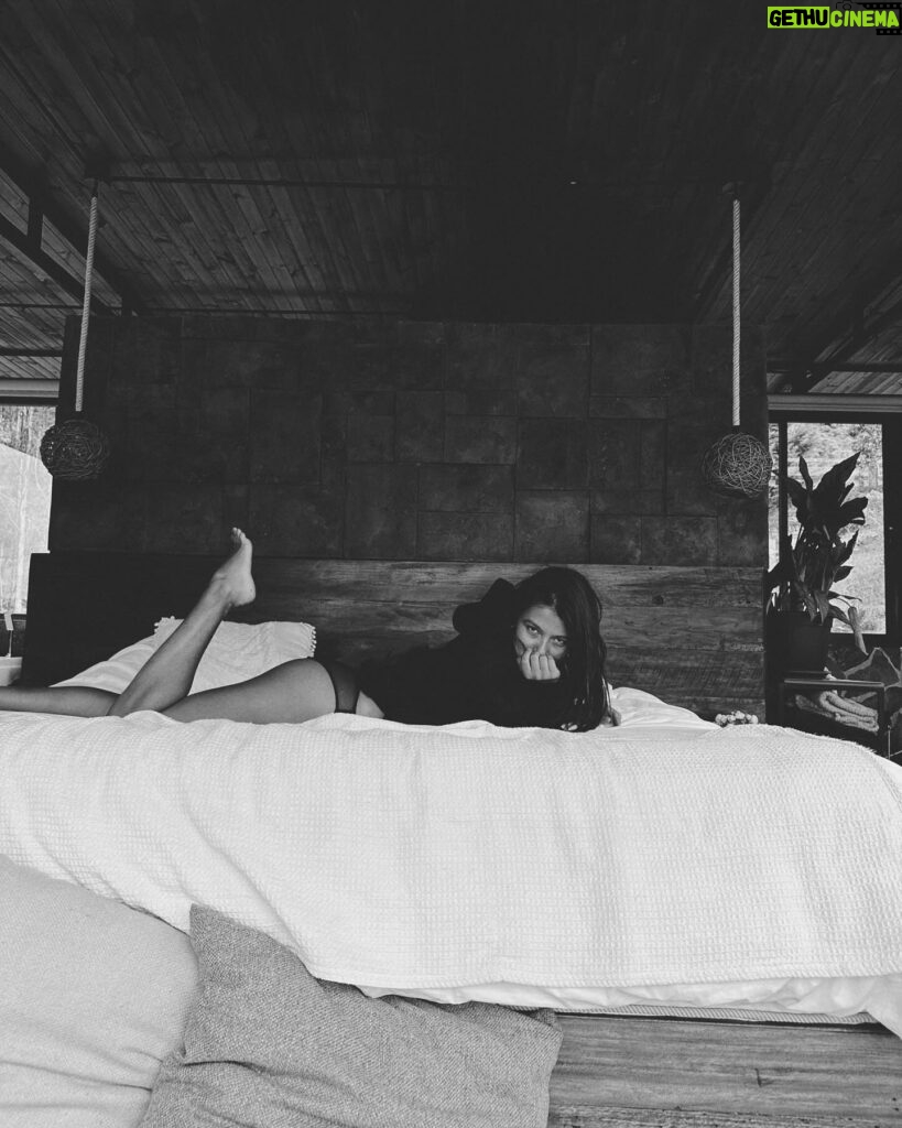 Laura Osma Instagram - Flotando en una casita en las nubes @aska.house ✨☁️☁️☁️