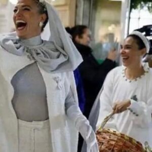 Laura Sánchez Instagram - Los Reyes Magos me han hecho el mejor regalo del mundo!!! Dejar que los guíe por las calles de mi ciudad, en la mejor compañía y recibiendo amor a puñados … Gracias Huelva!!! Lo he disfrutado tanto… Salud para este 2024 💙