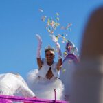 Laura Sánchez Instagram - Y llegó la cabalgata!!! No hay palabras para describir lo que sentí… las imágenes valen más que las palabras!!! Lo disfruté como esos niños que me gritaban!!! La Ilusión de la Estrella se apoderó de mí y solo pido que no me suelte nunca!!! Gracias a mis ESTRELLAS, mis amigas y mis hermanas desde hace muchos años… compartirlo con ellas ha sido un regalazo!!! Gracias a @ivancampana por vestirme como una Star!!! A @ladameenbleu.headpieces por coronarme con tanto gusto, a @maremia_shop por ponerle brillo a mi cara!!! A @defa_y_laru por vestir a las Estrellas!!! A @moisesgiraldo y mi @pepa_medina.t por hacer siempre magia con sus manos!! Al @aytohuelva por darme esta oportunidad!!! A @hdadvictoria por dejarme llevar a nuestra reina en el pecho!! A mi barrio, al Polvorín… no tengo manera de explicar lo que me hicisteis sentir!!! Y las GRACIAS, en mayúsculas es para todos esos choqueros que me habéis hecho sentir tan querida!!! Espero que os hayan traído a todos bonitos regalos!! Y yo os deseo Salud y VIVA HUELVA!!! 💙