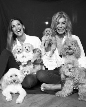 Laura Sánchez Instagram - Mi consuegra perruna cumple años… ella tan auténtica, tan leal, tan curranta y tan divertida… siempre me tiene enganchada a su conversación!!! Eres un ser MARAVILLOSO Bibiana!!! Te deseo un feliz día cariño!!! Te quiero 💙 @thedevilisawoman  #nuestrosperritos
