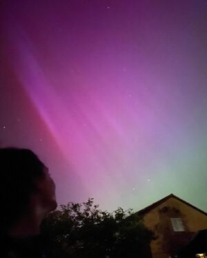 Laura Tobin Instagram - 🤩Did you see the northern lights?

🤓I love that my whole feed is full of #aurora photos with everyone saying WOW!

🤩 Absolutely amazing & breathtaking, it got brighter & brighter

📷 Here’s my photos!