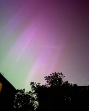 Laura Tobin Instagram - 🤩Did you see the northern lights?

🤓I love that my whole feed is full of #aurora photos with everyone saying WOW!

🤩 Absolutely amazing & breathtaking, it got brighter & brighter

📷 Here’s my photos!
