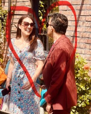 Laura Tobin Instagram - ☔️ ☀️ 💐 A lovely day @rhschelsea flower show bumping into so many of my buddies. #PressDay 

Thank you for the last photo @adilray 🤣🤣