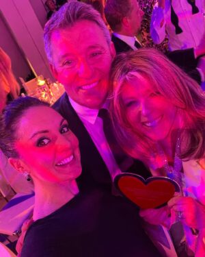 Laura Tobin Instagram - ❤️ Big love for @kategarraway 

👏 The first standing ovation of the evening.

Receiving @varietygb silver heart award for outstanding contribution to broadcasting earlier this week-Very well deserved.

🥰I was soooo proud to be there to support her with @benshephardofficial (who gave her the award) She still doesn’t realise how bloody amazing she is 🤩

A wonderful evening hosted by @noholdenback & chair @jonathanshalit @intertalentgroup 

🥈 ❤️ winners included Bradley Walsh, @rochellehumes @sheridansmithster @j_corden @kellyhoppen @joancollinsdbe @abbeyclancy @officiallymaitlis clap with wine by @kylieminogue @garybarlowwines 

An incredible evening raising lots of money for disabled & disadvantaged children & younge people in the UK. 

And a fantastic end of awards performance by @mralfieboe

Always great to say hi to @thespeakmans

And lovely to see Jon Sopel who was co presenting with @officiallymaitlis for my first ever live TV forecast at the BBC around 16 years ago! 

#TimeFlies #awards