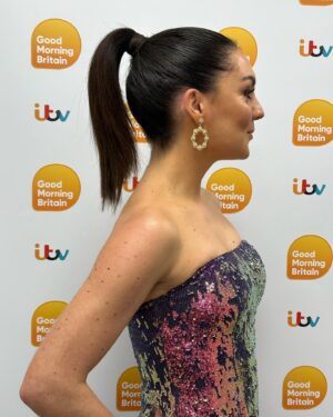 Laura Tobin Instagram - ✨ Palooza dump

What a great night @itvpalooza a showcase of some of the amazing content from 2023 and a sneak peak at 2024.

🥳Always fun partying with team @gmb

Glam
Styling- @debbiedresses 
👗 Hired @mywardrobe_hq 
💄 @kkelsing1 
💇‍♀️ @christinabhair