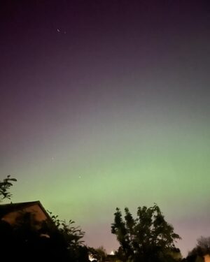 Laura Tobin Instagram - 🤩Did you see the northern lights?

🤓I love that my whole feed is full of #aurora photos with everyone saying WOW!

🤩 Absolutely amazing & breathtaking, it got brighter & brighter

📷 Here’s my photos!