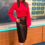 Laura Tobin Instagram – ❄️ Is #snow on the way?
Yes

Where?
📉Firstly it turns much colder this weekend as our air source is the Arctic 🥶 

🌨️Then it’ll be cold enough for snow showers for Scotland & NE England

But

❄️ The middle of next week there is a risk of disruptive snow in the south if mild air with rain hits the cold air, it’ll quickly turn to snow-watch this space 🛷