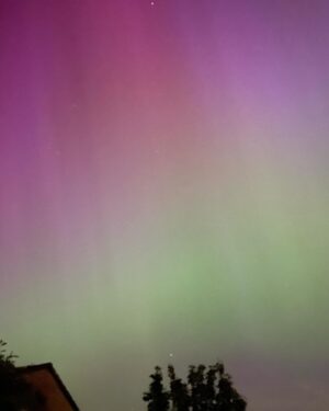 Laura Tobin Instagram - 🤩Did you see the northern lights?

🤓I love that my whole feed is full of #aurora photos with everyone saying WOW!

🤩 Absolutely amazing & breathtaking, it got brighter & brighter

📷 Here’s my photos!