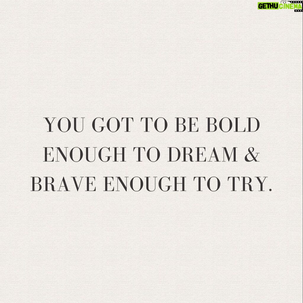 Laura Vandervoort Instagram - Dreaming boldly. I hope you are too. XOXO.