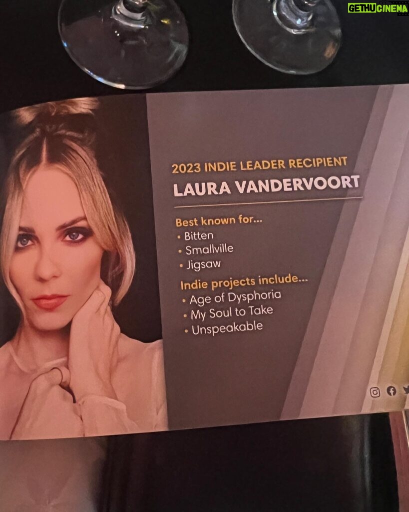 Laura Vandervoort Instagram - Wow. Thank you for this honor and for the Indie Leader Award!! ☺️ I was pretty happy last night. Genuine smiles all around with great company (a few surprise reunions) a fun evening and I even got to take home some hardware for my bookshelf. Thank you @vaughanfilmfestival : : Makeup @joanneparks Dress @fitzroyrentals jewelery @be_loved_jewelry