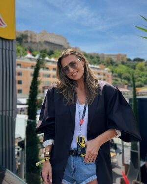 Laura Wontorra Instagram - who will win? 🏎️💨🏁