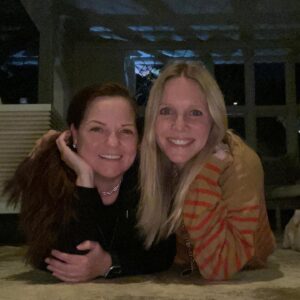Lauralee Bell Instagram - Happy to have our houseguest back! #ninaandcricket #yr #yr50