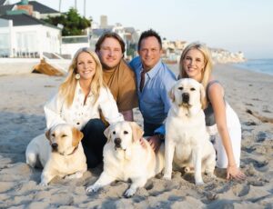 Lauralee Bell Instagram - Merry Christmas & Happy Holidays from our family to yours! 
Stay safe and stay healthy ❤️
