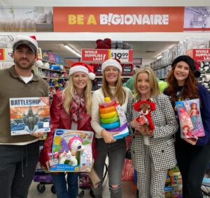Lauralee Bell Instagram - Michelle you did it again! Brought us all together for such a special day! Starting out our day shopping @biglots and leaving tons of toys in good hands and with the most special people @naacping @nationalactionnetwork @salvationarmyus to make sure kids have a happier Christmas! 🎄❤️