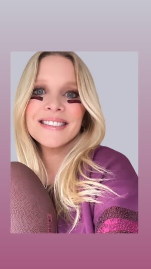Lauralee Bell Instagram - Some of the cast of @youngandrestlesscbs are getting their “throws on” in the anticipation and excitement of this Sunday’s #SuperBowl  This is for the fans! We love you! 🏈❤️ 
#yr #theextendedversion #superbowl58 #football #justhavingalittlefunyr @cbssports