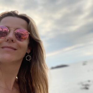 Laure Guibert Instagram - Je ne les quitte plus 🤩@maisondragonofficiel 
#lesbijouxdemonamieanne💕