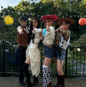 Laurel Marsden Instagram - 🤠👽