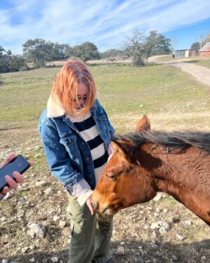 Laurel Holloman Instagram - So I had an amazing Sunday visiting  a new friend’s ranch where she has a non  profit animal rescue .  @dayna.ranchlife  is  a force …. Please follow … more to come.  PLEASE FOLLOW. ❤️❤️❤️