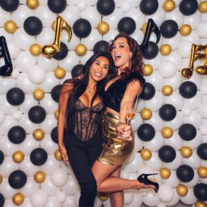 Lauren C. Mayhew Instagram - Another year around the sun ☀️ 
.
.
Thank you @uniontampa for having us, @pommiermedspa & @theshopsalontampa for the goodies, & @balloonsbythebunchfl for the awesome balloon wall!
.
.
📸 by @johnbarkules 
Hair color by @theshopsalontampa