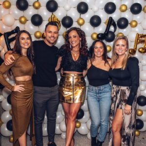 Lauren C. Mayhew Instagram - Another year around the sun ☀️ 
.
.
Thank you @uniontampa for having us, @pommiermedspa & @theshopsalontampa for the goodies, & @balloonsbythebunchfl for the awesome balloon wall!
.
.
📸 by @johnbarkules 
Hair color by @theshopsalontampa