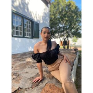 Lauren Joseph Instagram - Two Truths One Lie

♧
1) I was very involved in Community work for 6-7 years of my life.
2) I was born in Johannesburg then relocated to Cape Town at 2 years old.
3) I love DIY and decorating, I just don't make the time for it.

What's the lie?

💁🏽‍♀️ @exclusive_hair_collection
📷 @funekadumbisa
