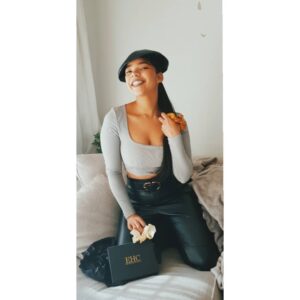 Lauren Joseph Instagram - Ganna have so much fun with @exclusive_hair_collection and @all_things_hair_by_amiena

We all gotta feel free and safe in the skin we're in, but from time to time we can switch things up yes?

Ya'll have any name suggestions for this girl over here?

📸@melissa_joseph_scheepers