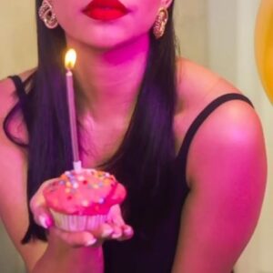 Lauren Joseph Instagram - Here’s to 33 I guess✌🏽👑🎂🎈

#LatePost