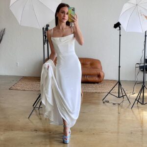 Lauren Lopez Instagram - A tiny #bride selfie for the grid.

#wedding #clowns #bridal #weddingindustrialcomplex
