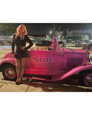 Lauren Ash Instagram - Saturday night I celebrated the #emmys with the @mptf night before party! (Shout out to our own pre-party at @surrules IYKYK) 

Hair @guiniushair 
Makeup @aaronpaulbeauty 
Dress @itsnbd 
Shoes @jessicasimpson 
Earrings @ettika 
Clutch vintage 

Check out slide 3 for a mini #Superstore reunion and slide 8 for the latest in the #hotnesshotmess series
