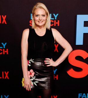 Lauren Ash Instagram - Had so much fun attending the #familyswitch premiere in LA last night! Make sure to watch this Christmas romp on @netflix STREAMING NOW and you will see me about halfway through the movie! Swipe through the pics here to see my fun character Barb!